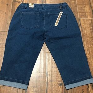 NWT Hybrid & Co. Capri Jeans